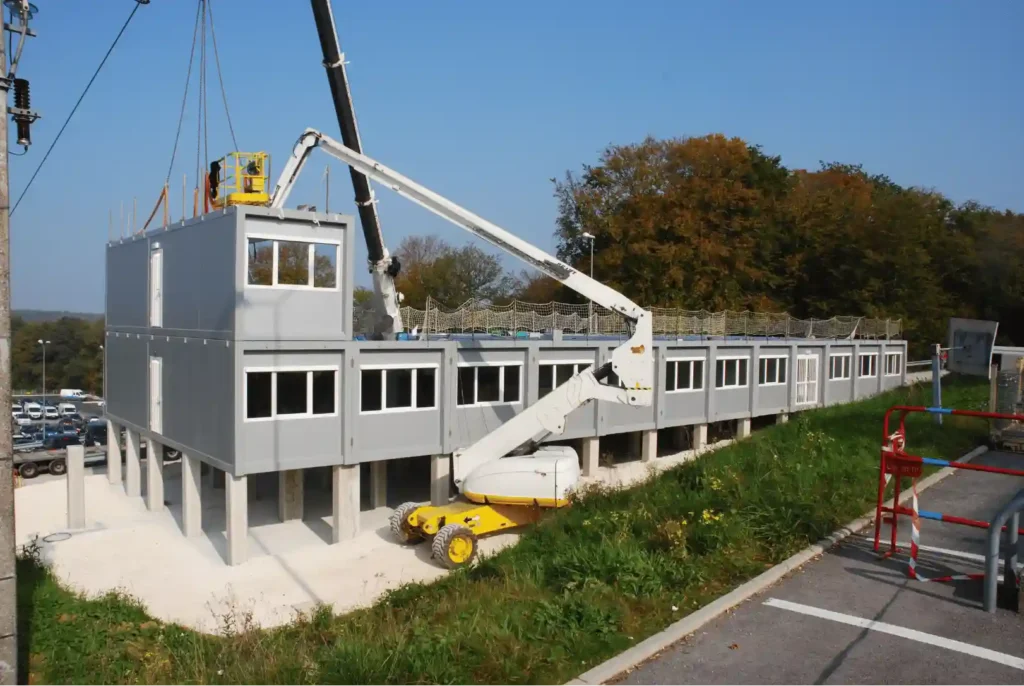 bureaux modulaires en cours de démontage