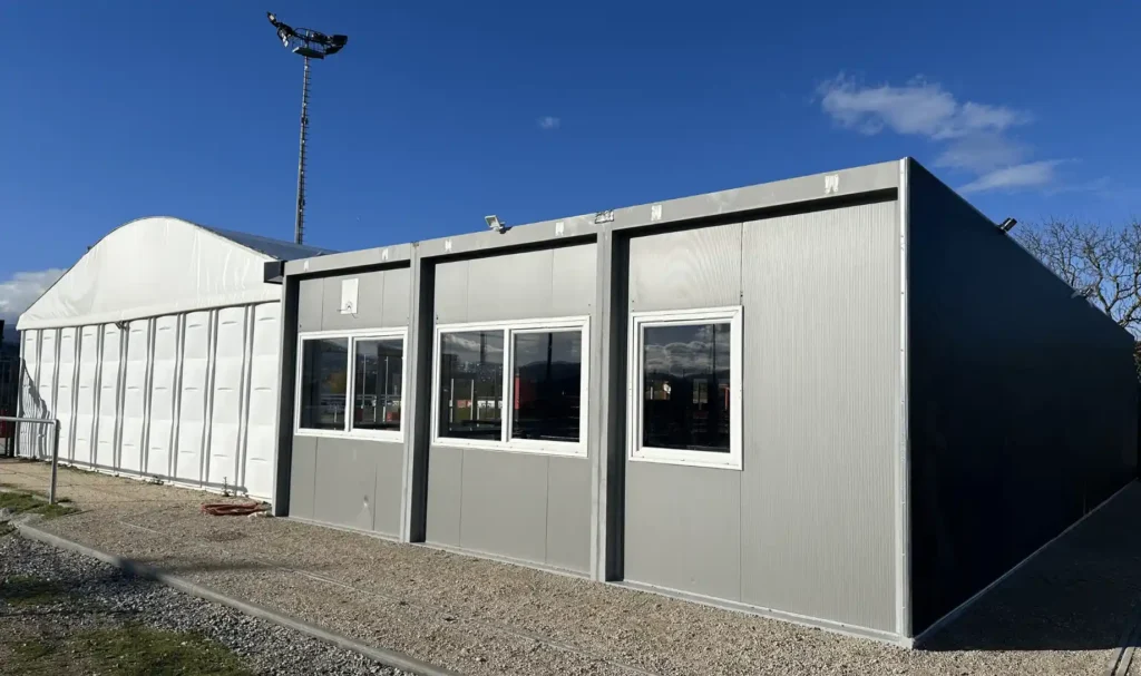 Ancienne bibliothèque réemployée en salle de réception modulaire